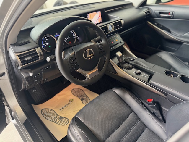Lexus IS 300h