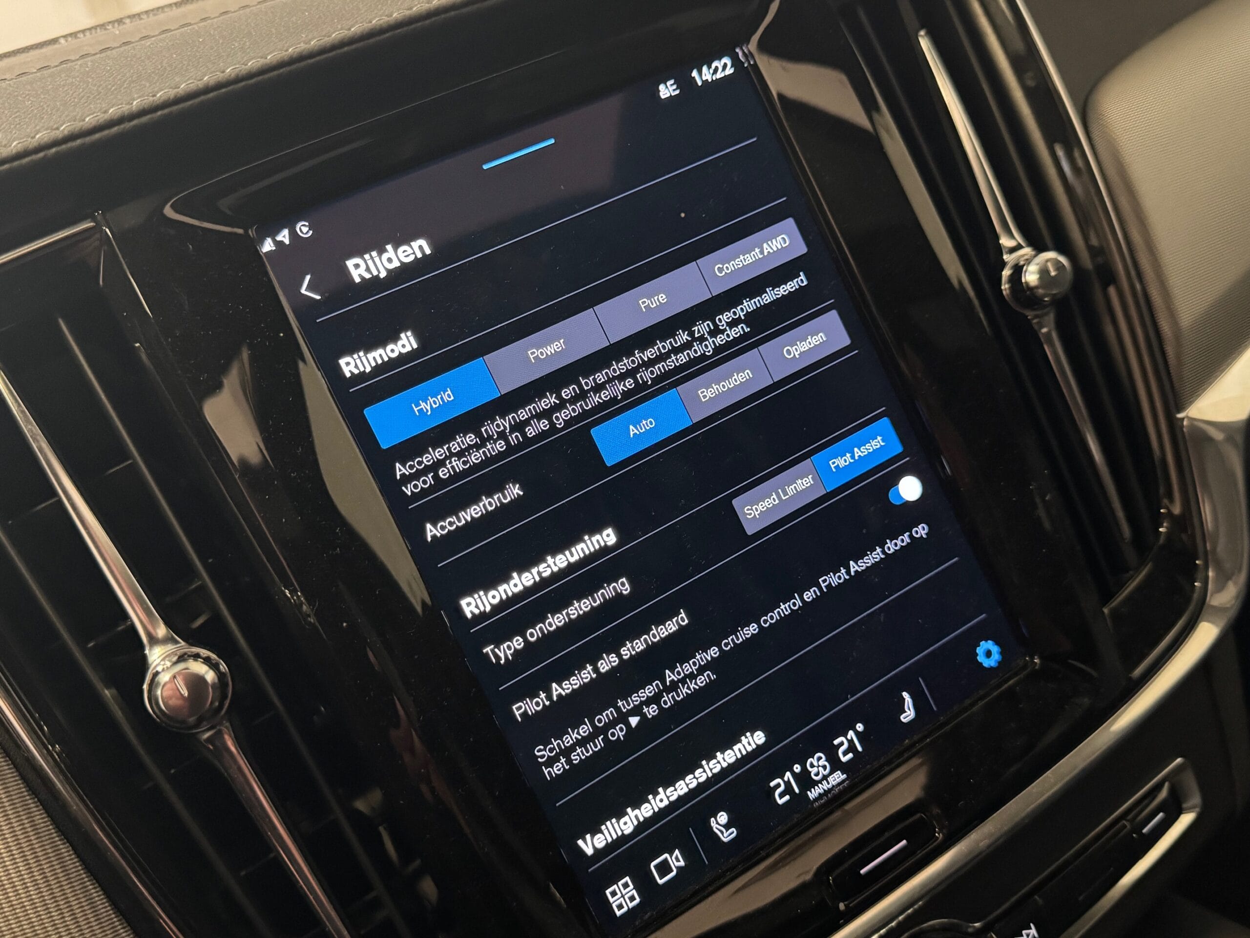 Volvo V90 T6
